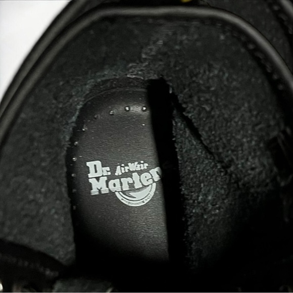 🌻NEW NWOT Dr. Martens 1460 Black Smooth Leather 8-Eye Boots Women's Size 6 - Picture 13 of 15